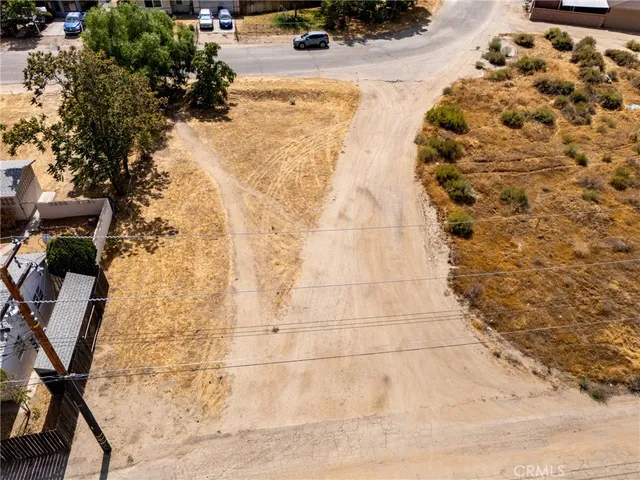 an aerial view of a house a garden and mountain view