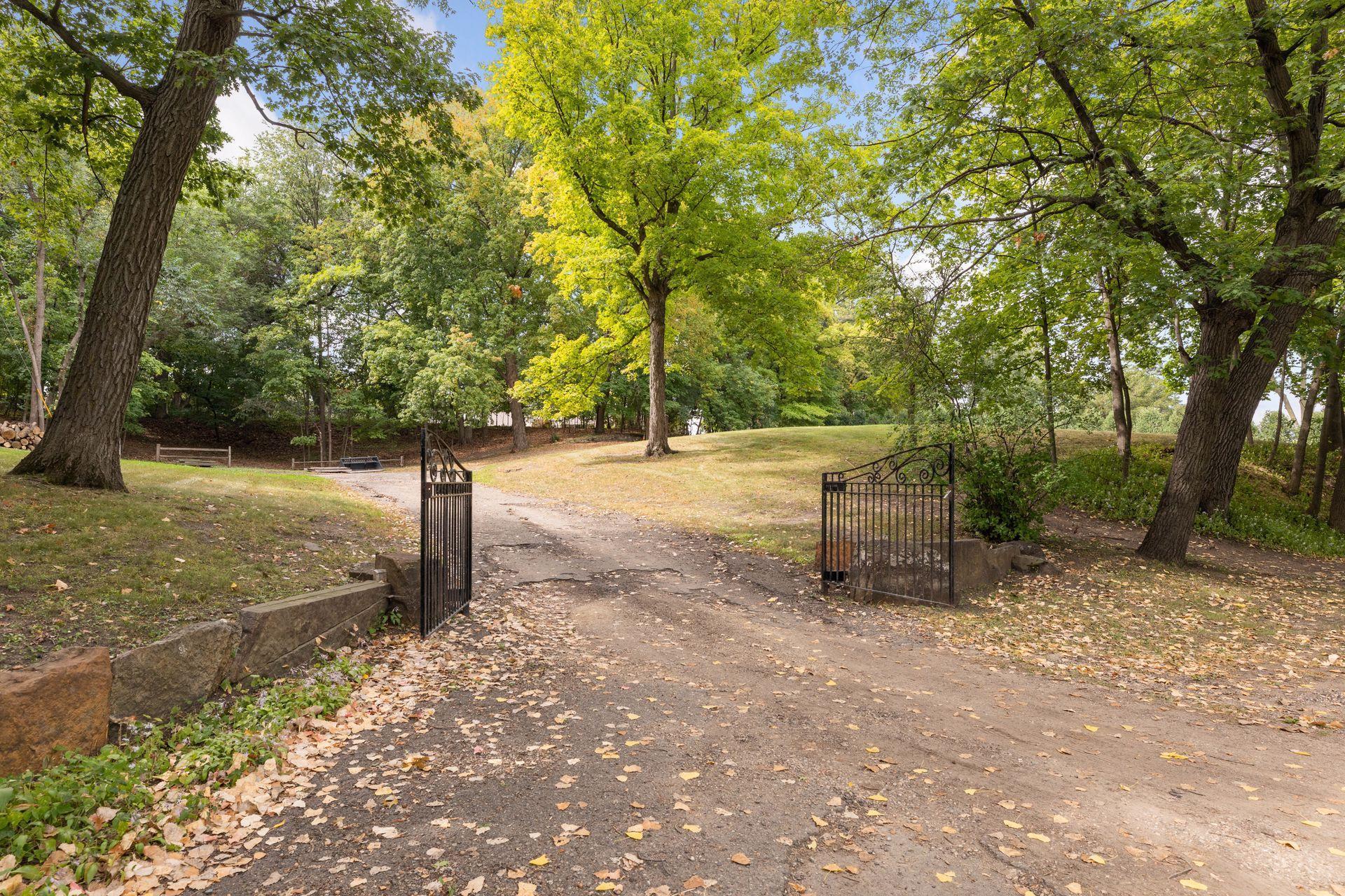 4650 Manitou Road Excelsior, MN 55331 - Photo 5 of 29