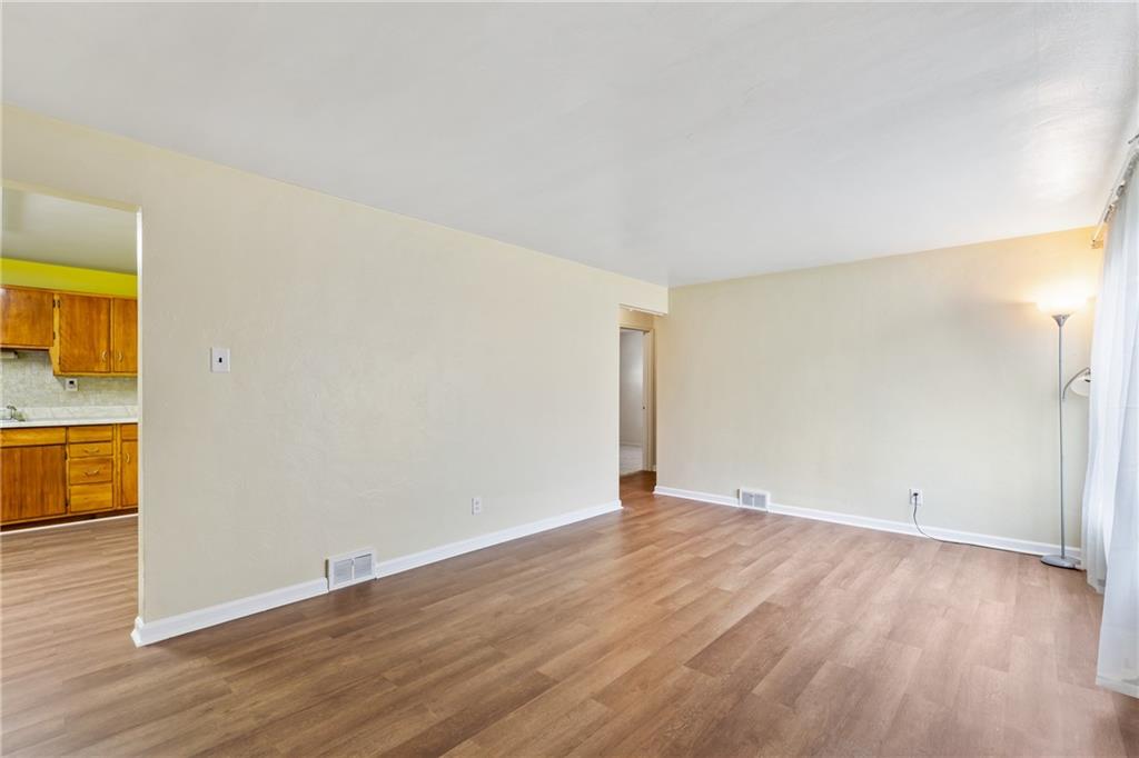 490 Ridgemont Drive Pittsburgh, PA 15220 - Photo 3 of 25 Gallery Image 3