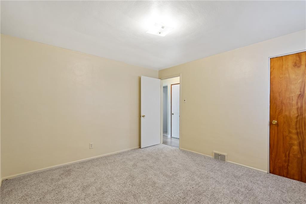 490 Ridgemont Drive Pittsburgh, PA 15220 - Photo 8 of 25 Gallery Image 8