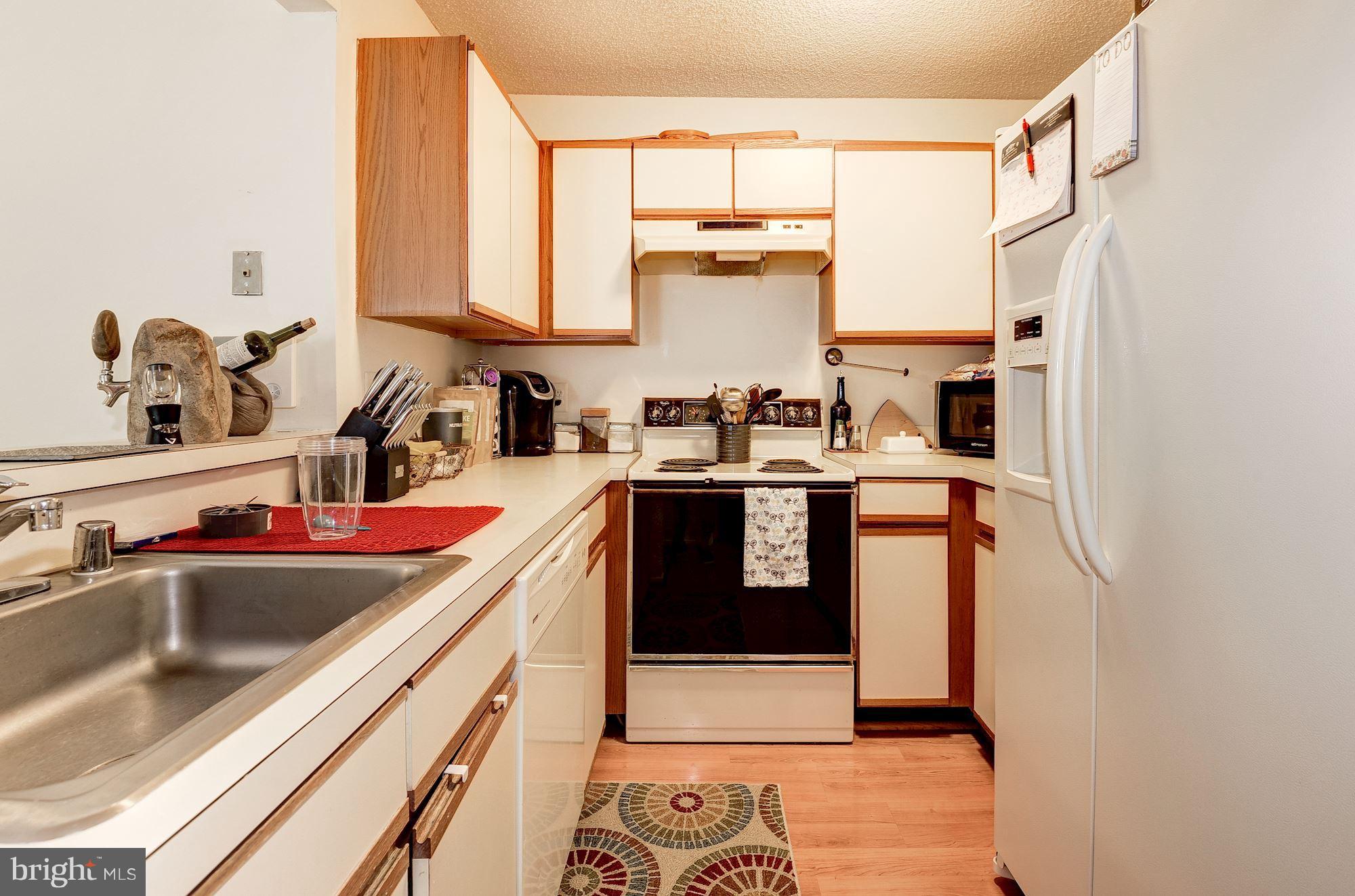 11719 Summerchase Circle, Unit 1719E Reston, VA 20194 - Photo 11 of 17 Kitchen