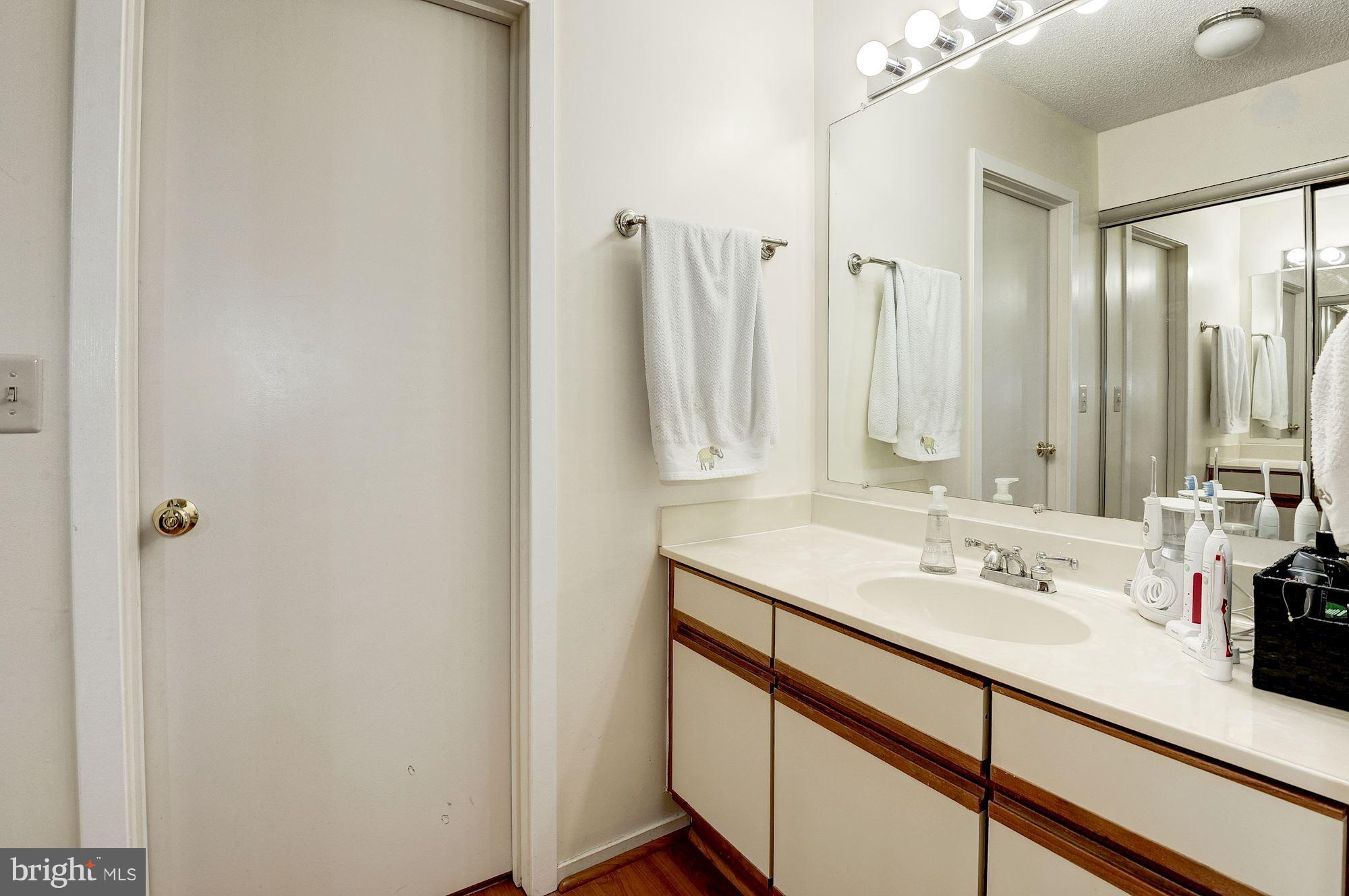 11719 Summerchase Circle, Unit 1719E Reston, VA 20194 - Photo 14 of 17 Bath