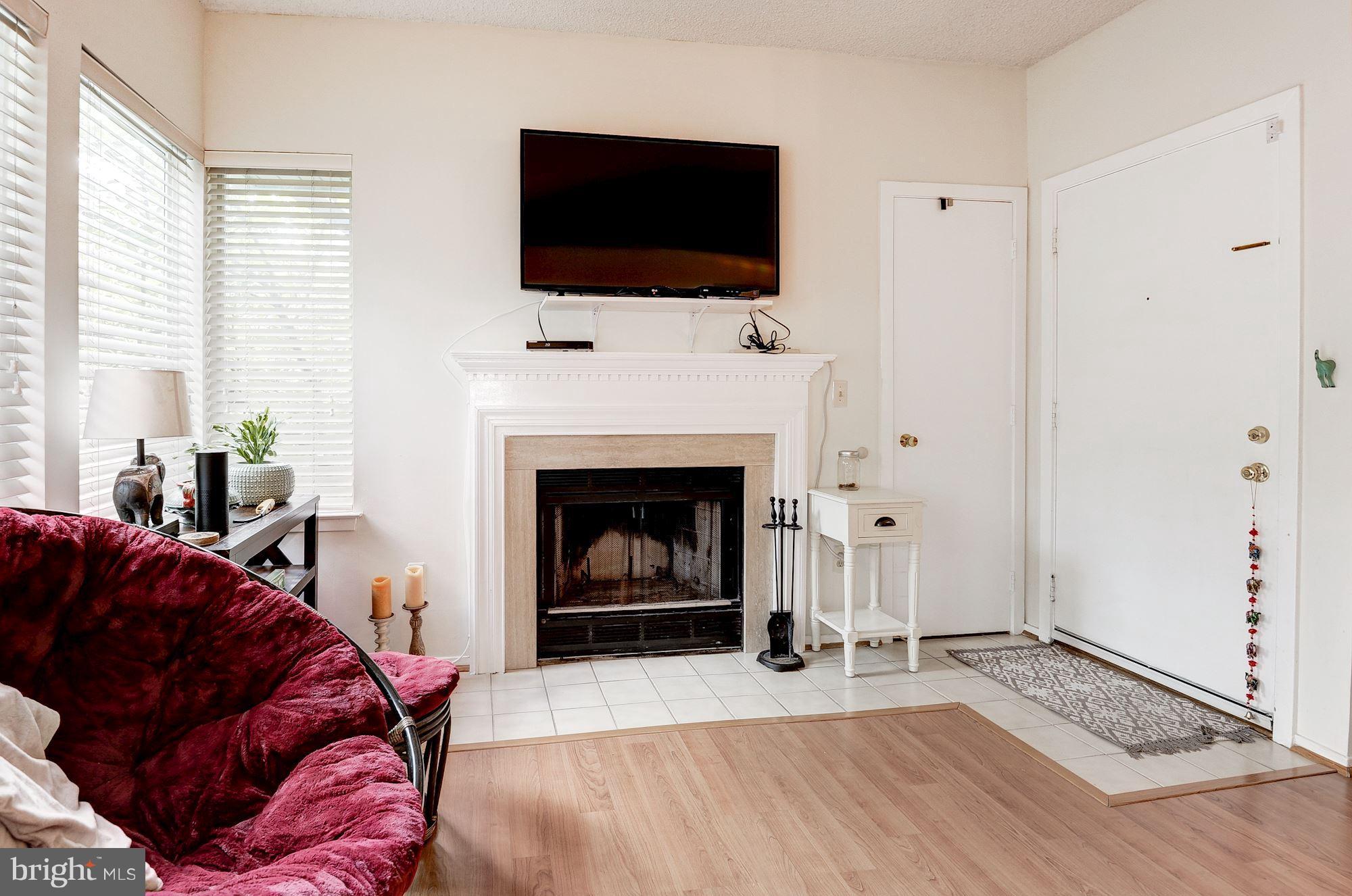 11719 Summerchase Circle, Unit 1719E Reston, VA 20194 - Photo 6 of 17 Living Room
