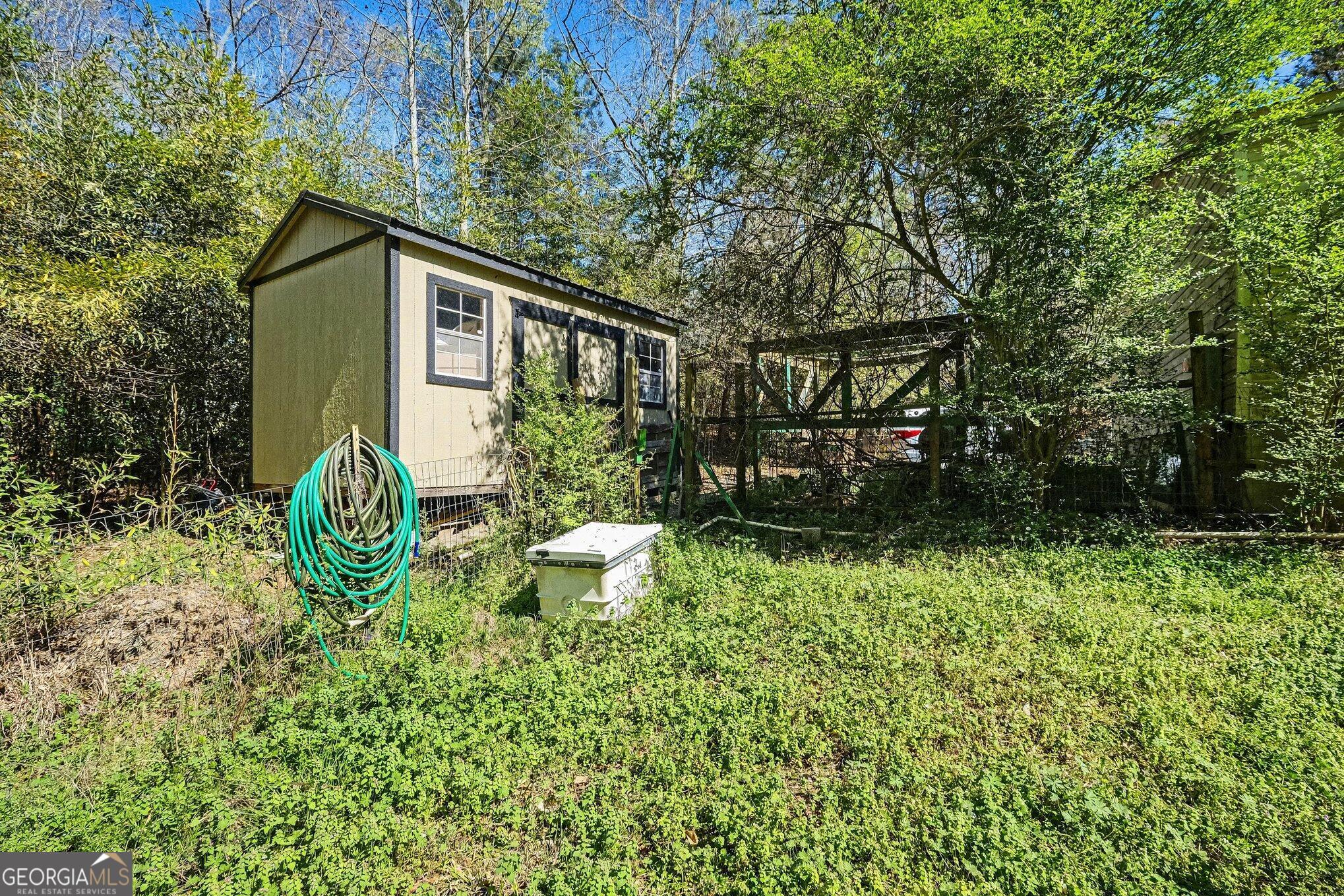 109 Mill Run Comer, GA 30629 - Photo 2 of 23 a view of backyard with table and chairs and potted plants