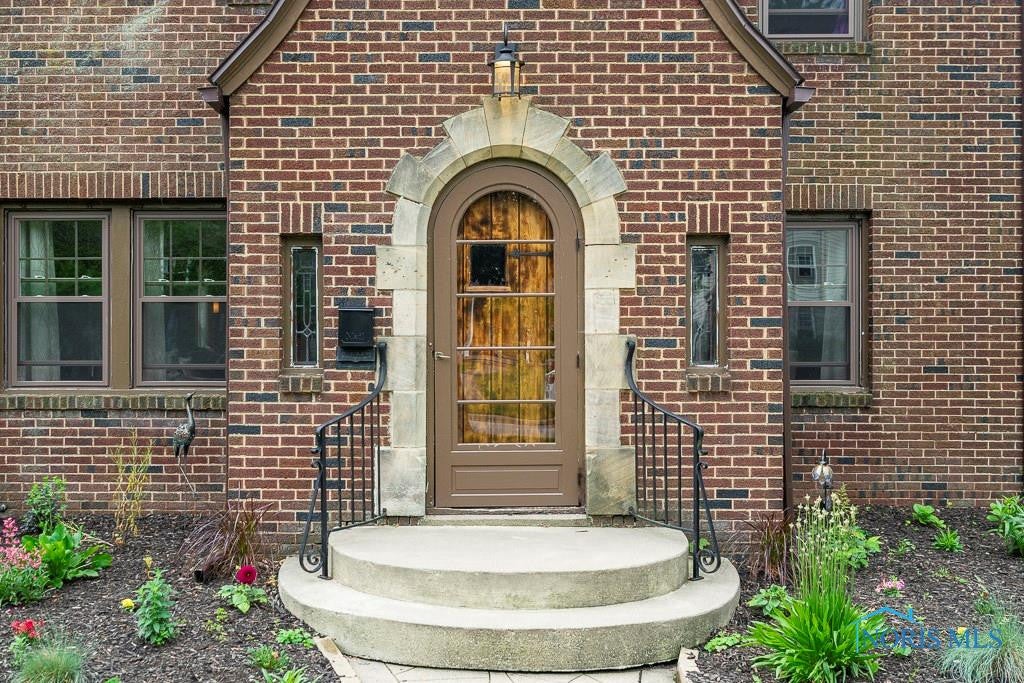 3323 Brantford Road Toledo, OH 43606 - Photo 2 of 33 Gallery Image 2