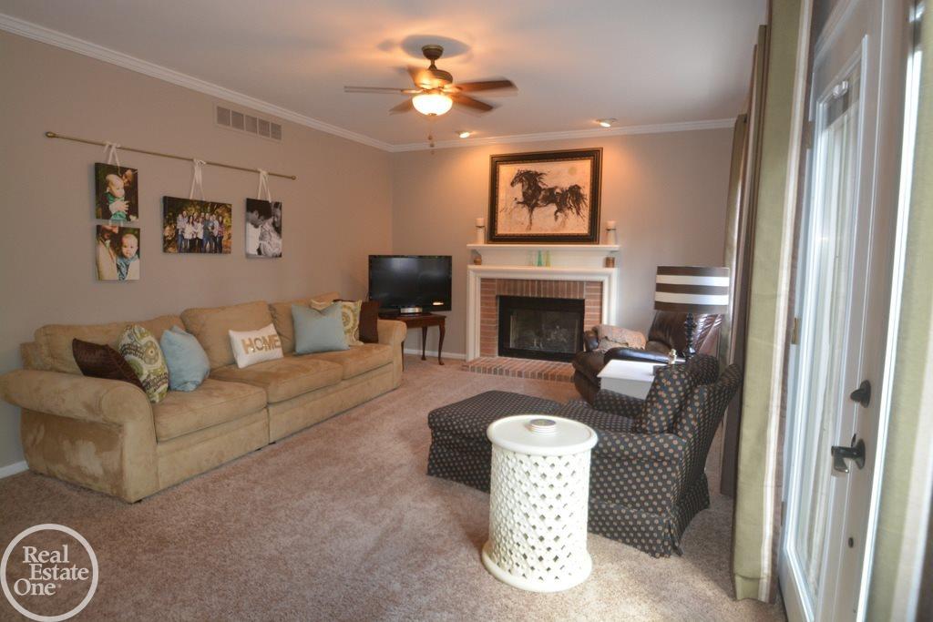 3999 Kaeleaf Road Lake Orion, MI 48360 - Photo 8 of 19 31259578-7.JPG