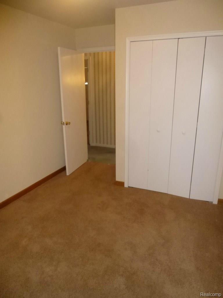 32319 Marblehead Road Farmington, MI 48336 - Photo 18 of 38 P1070887.jpg