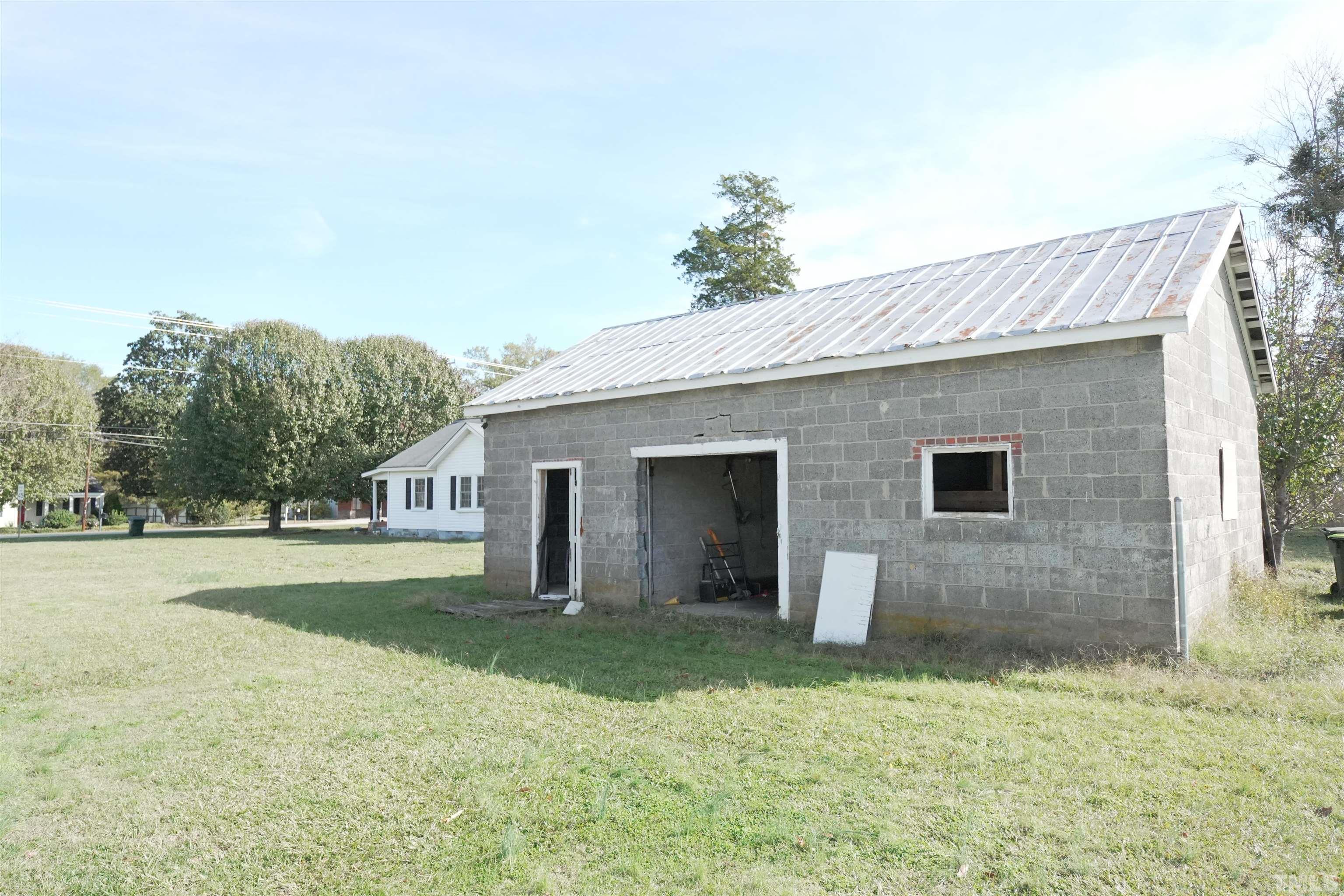2405 Erwin Road Dunn, NC 28334 - Photo 3 of 16 Gallery Image 3