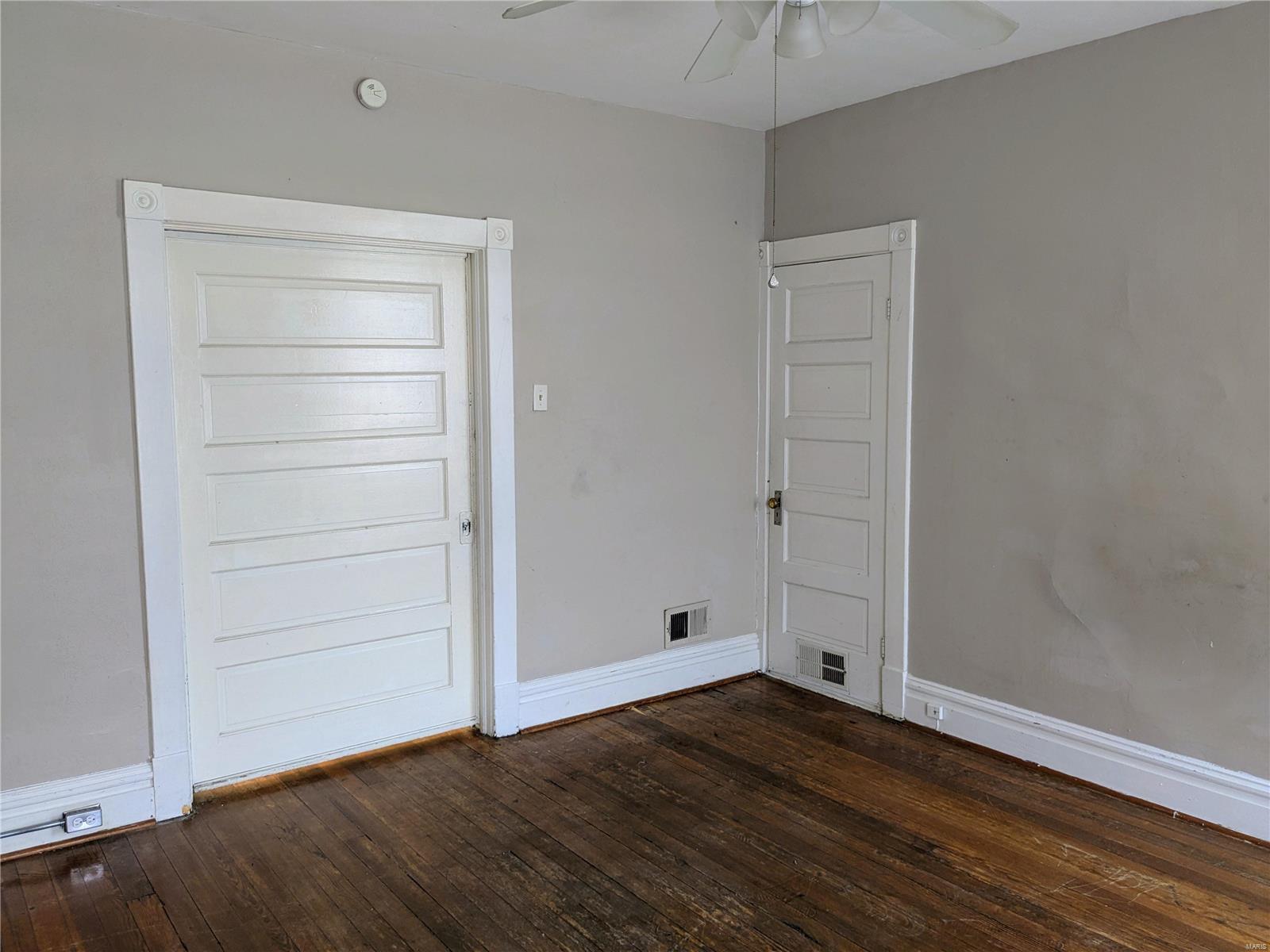 4637 Oregon Avenue St. Louis, MO 63111 - Photo 3 of 33