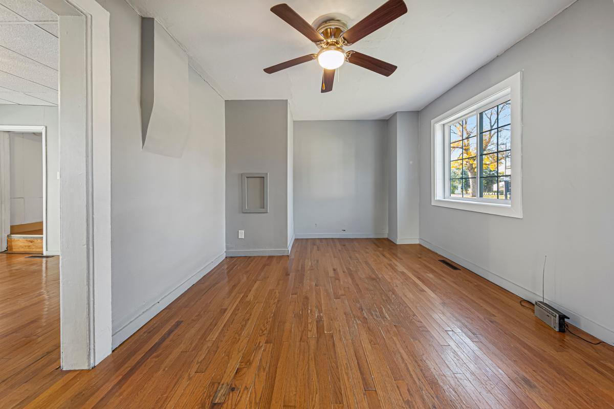 307 4th Street West Winthrop, MN 55396 - Photo 11 of 29