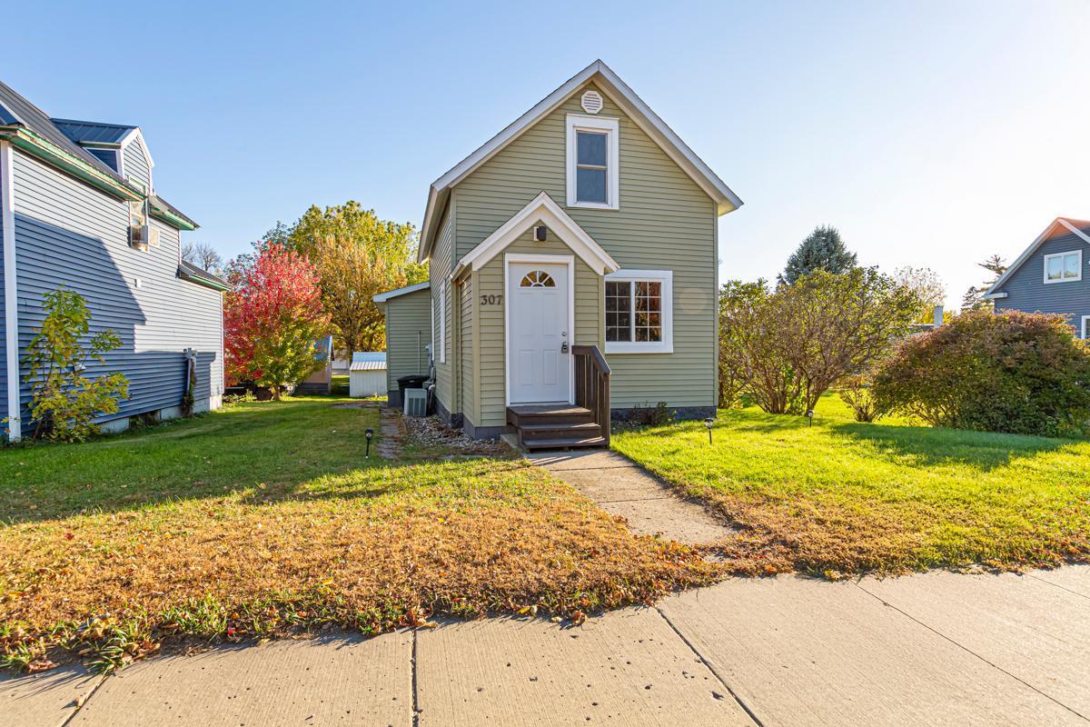307 4th Street West Winthrop, MN 55396 - Photo 2 of 29