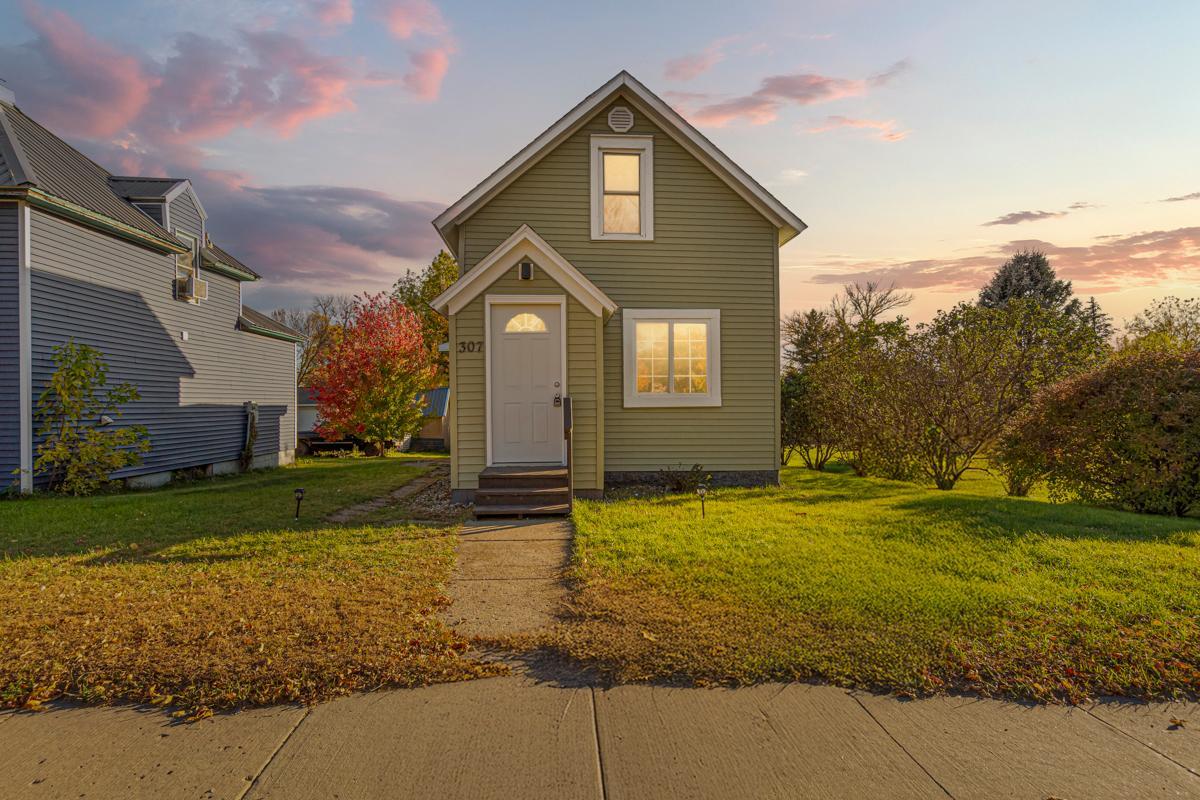 307 4th Street West Winthrop, MN 55396 - Photo 3 of 29