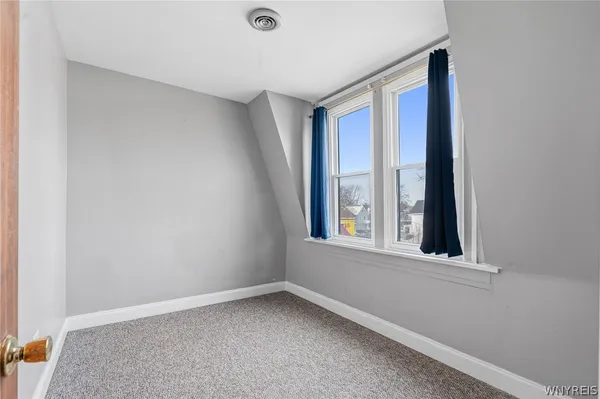 $1,250 | 2111 Seneca Street, Unit 3, Buffalo, NY 14210
