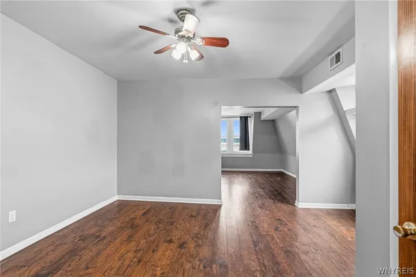 $1,250 | 2111 Seneca Street, Unit 3, Buffalo, NY 14210