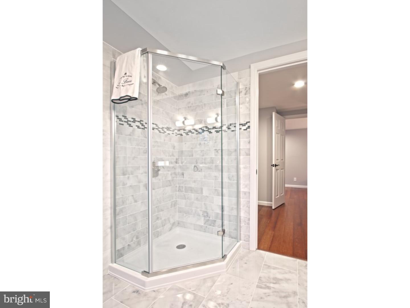 29 Edgewood Road Robbinsville, NJ 08691 - Photo 22 of 24 Master Bathroom