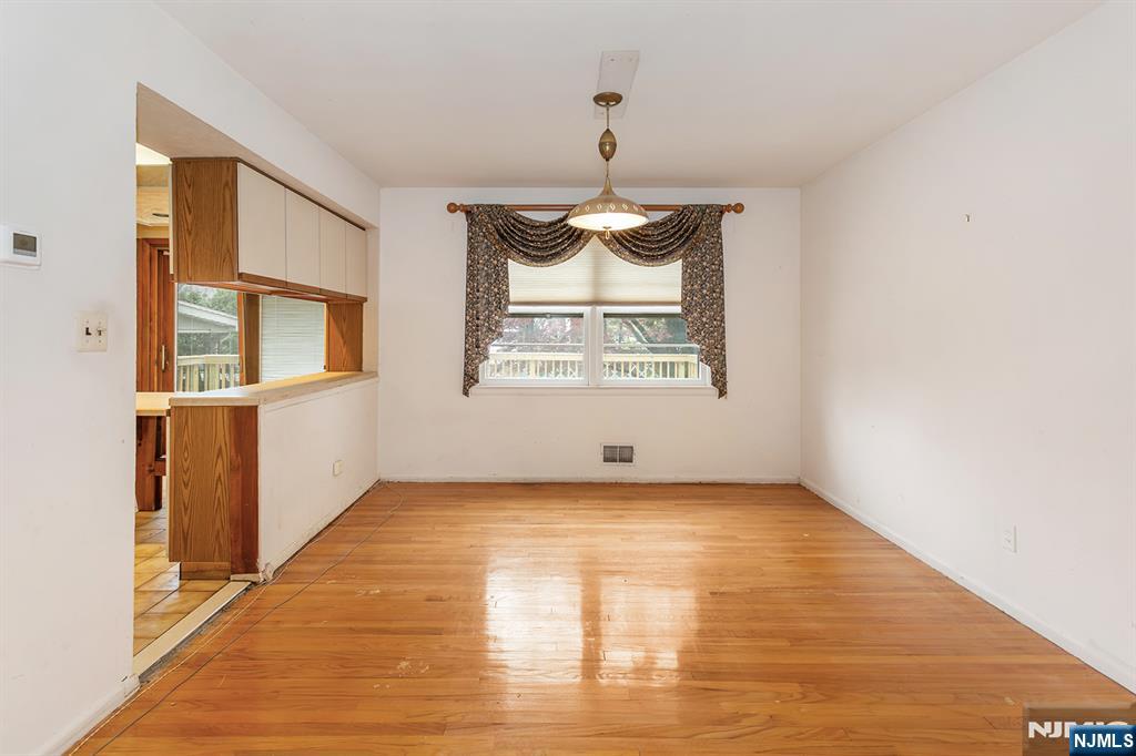 339 Beechwood Road Oradell, NJ 07649 - Photo 11 of 27