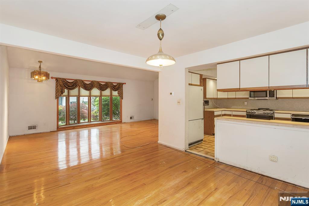 339 Beechwood Road Oradell, NJ 07649 - Photo 12 of 27
