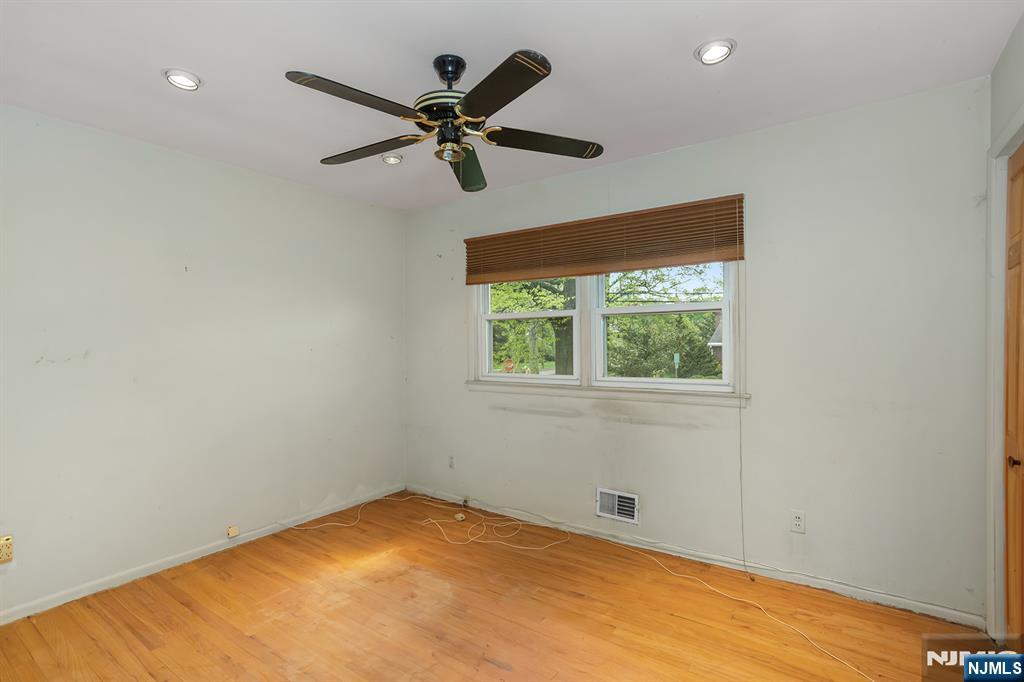 339 Beechwood Road Oradell, NJ 07649 - Photo 16 of 27