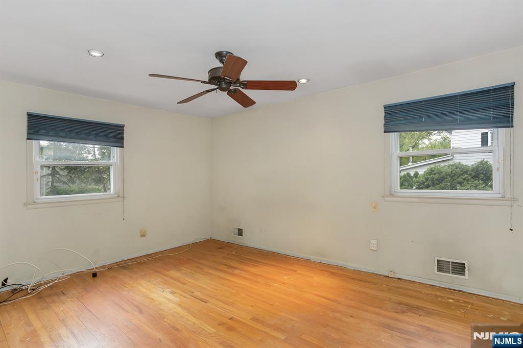 339 Beechwood Road Oradell, NJ 07649 - Photo 19 of 27