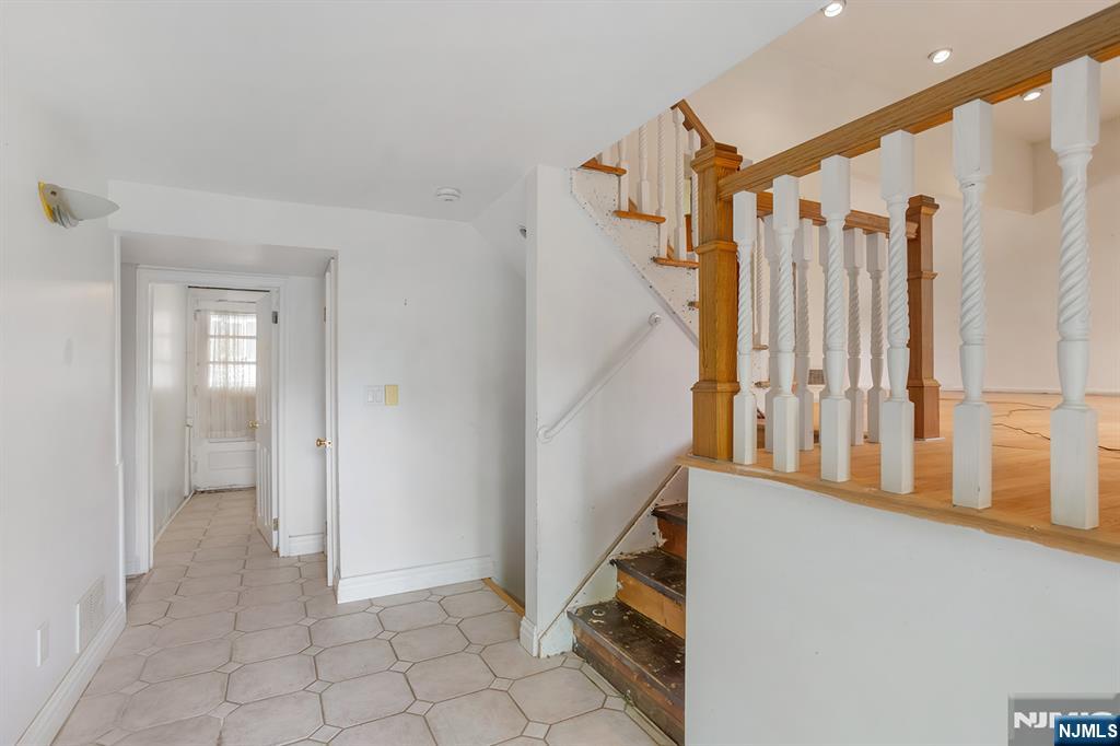 339 Beechwood Road Oradell, NJ 07649 - Photo 8 of 27