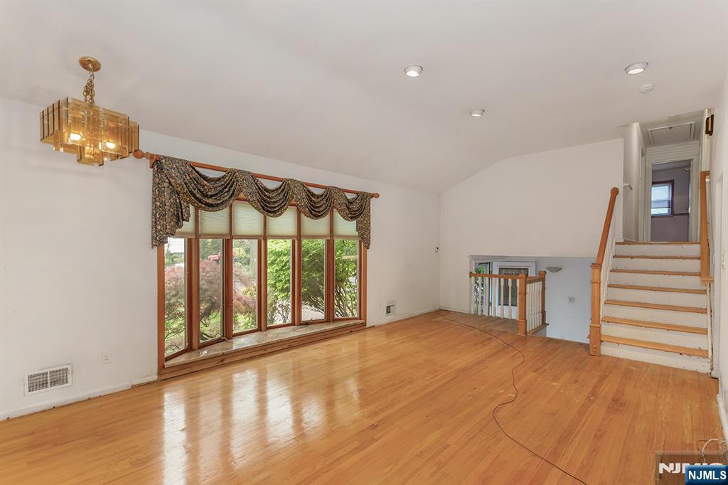 339 Beechwood Road Oradell, NJ 07649 - Photo 10 of 27