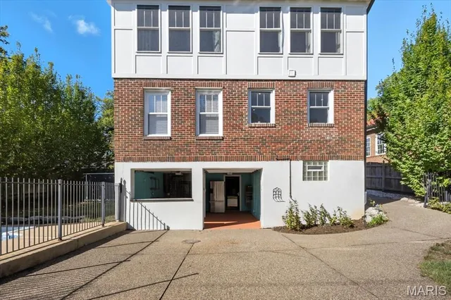 $880,000 | 7396 Bedford Avenue, St. Louis, MO 63130