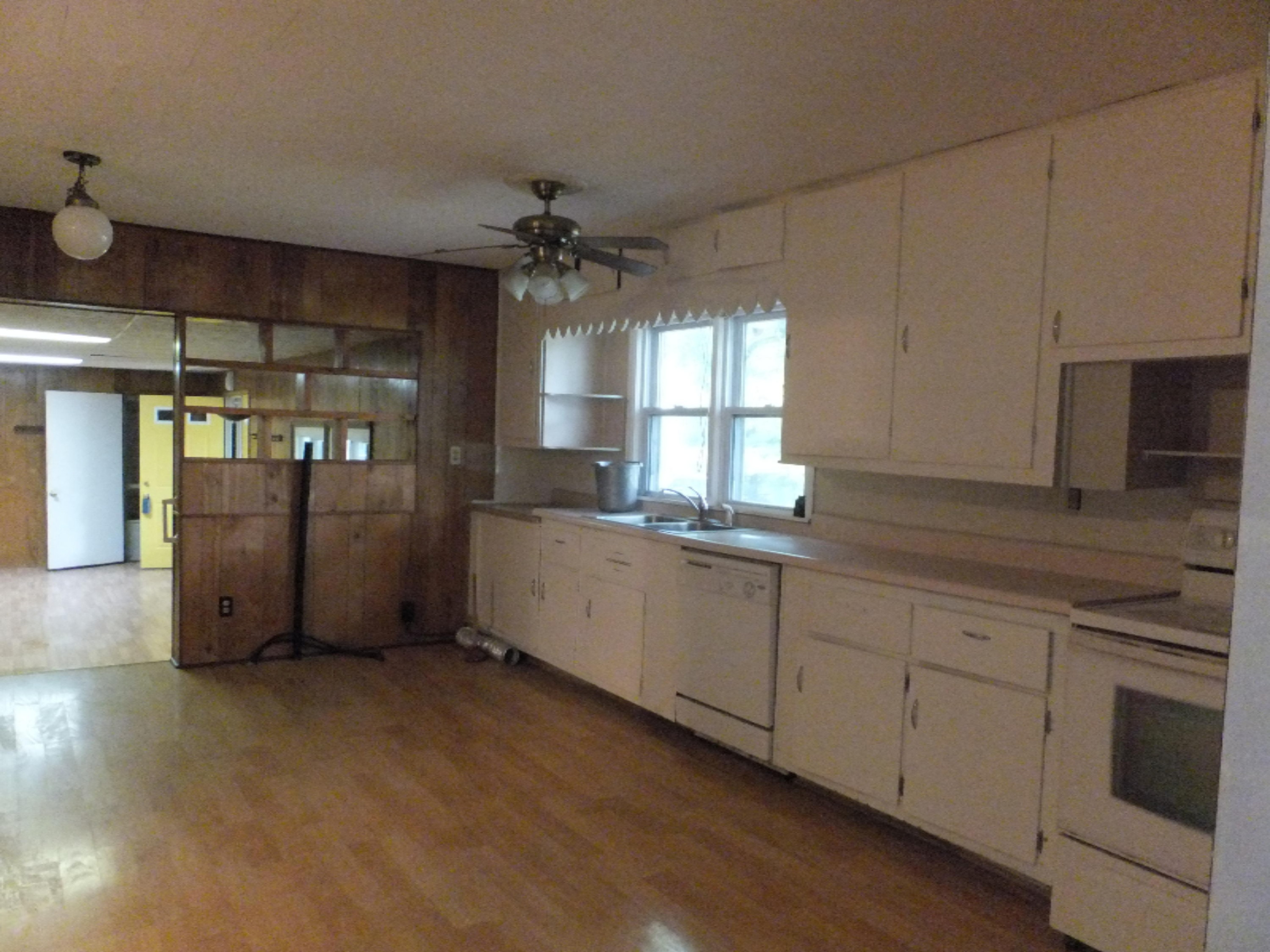 2741 Ward Road Eau Claire, MI 49111 - Photo 4 of 33 KItchen
