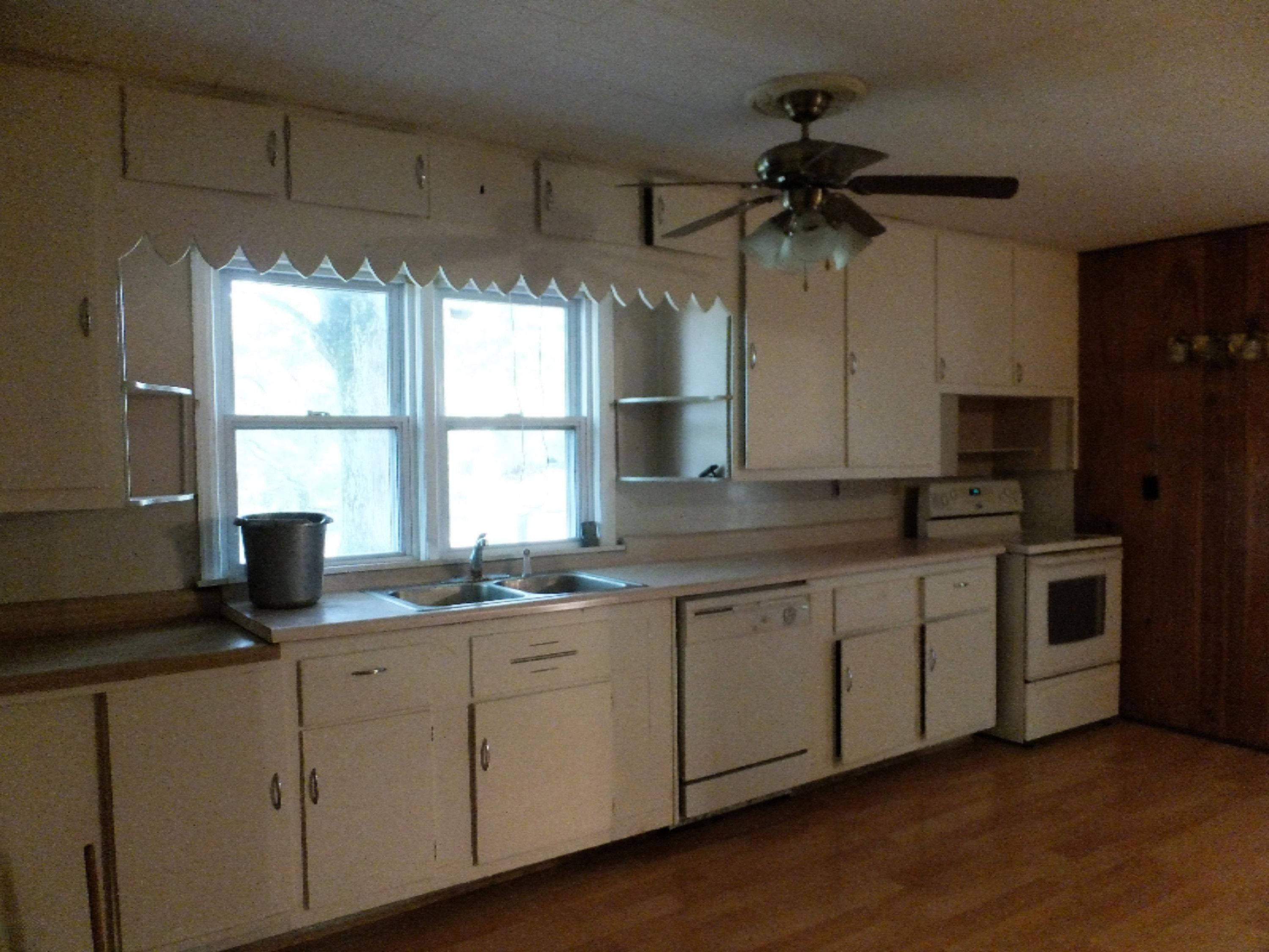 2741 Ward Road Eau Claire, MI 49111 - Photo 6 of 33 Kitchen