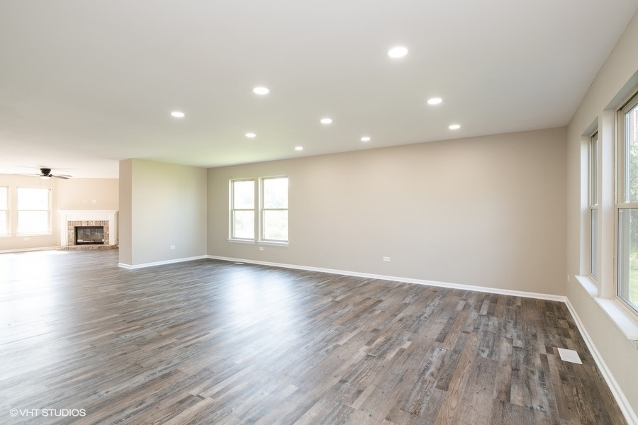 1407 Reed Road Zion, IL 60099 - Photo 3 of 23 Gallery Image 3