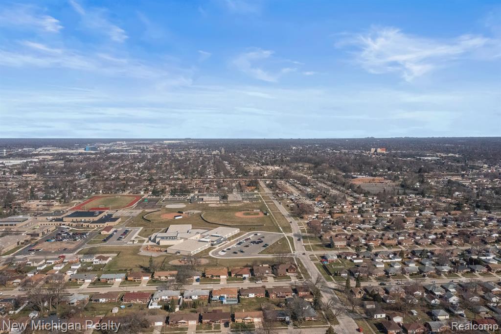 8633 Harding Center Line, MI 48015 - Photo 7 of 33