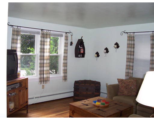 78 West Townsend Road Lunenburg, MA 01462 - Photo 5 of 10 a living room with furniture and a window
