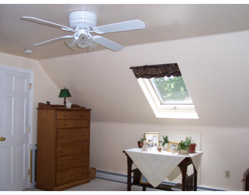 78 West Townsend Road Lunenburg, MA 01462 - Photo 9 of 10 a dining room with a table and chairs