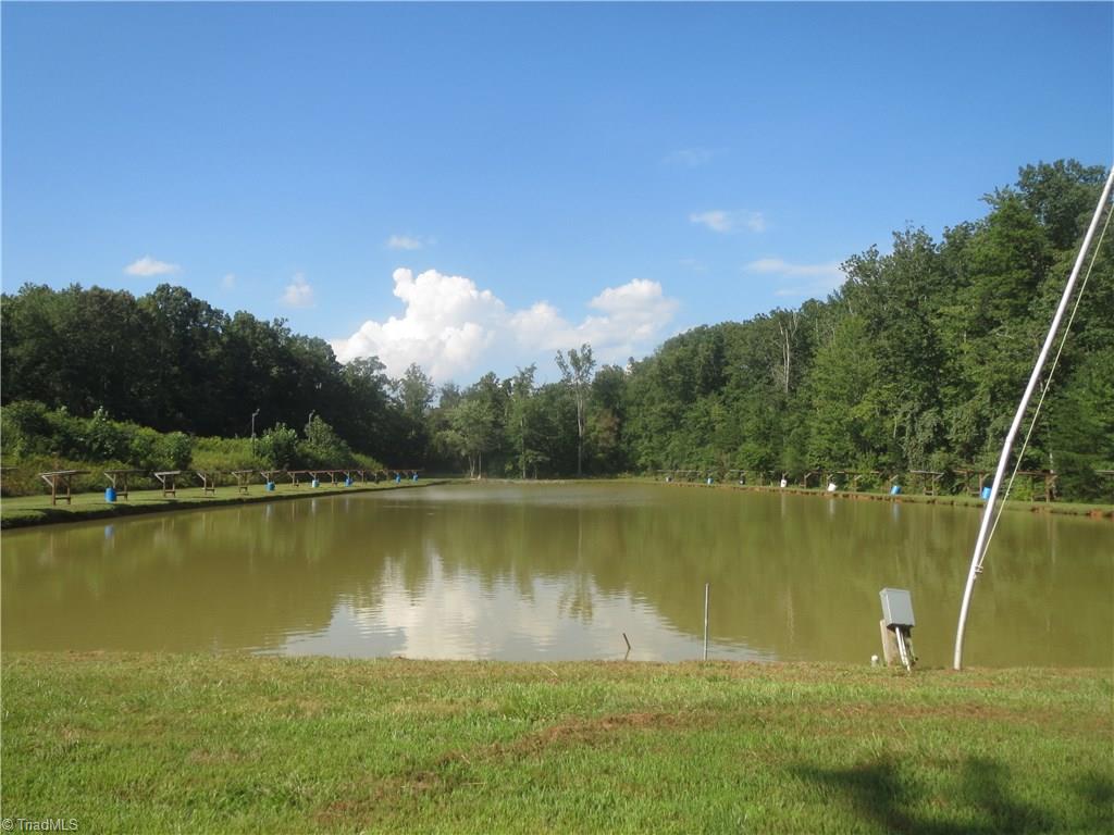 4240 Byrd Road Elkin, NC 28621 - Photo 4 of 21 Gallery Image 4