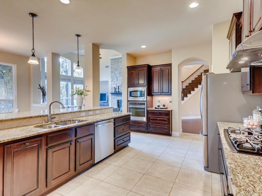 215 Reveille Road Austin, TX 78746 - Photo 12 of 40