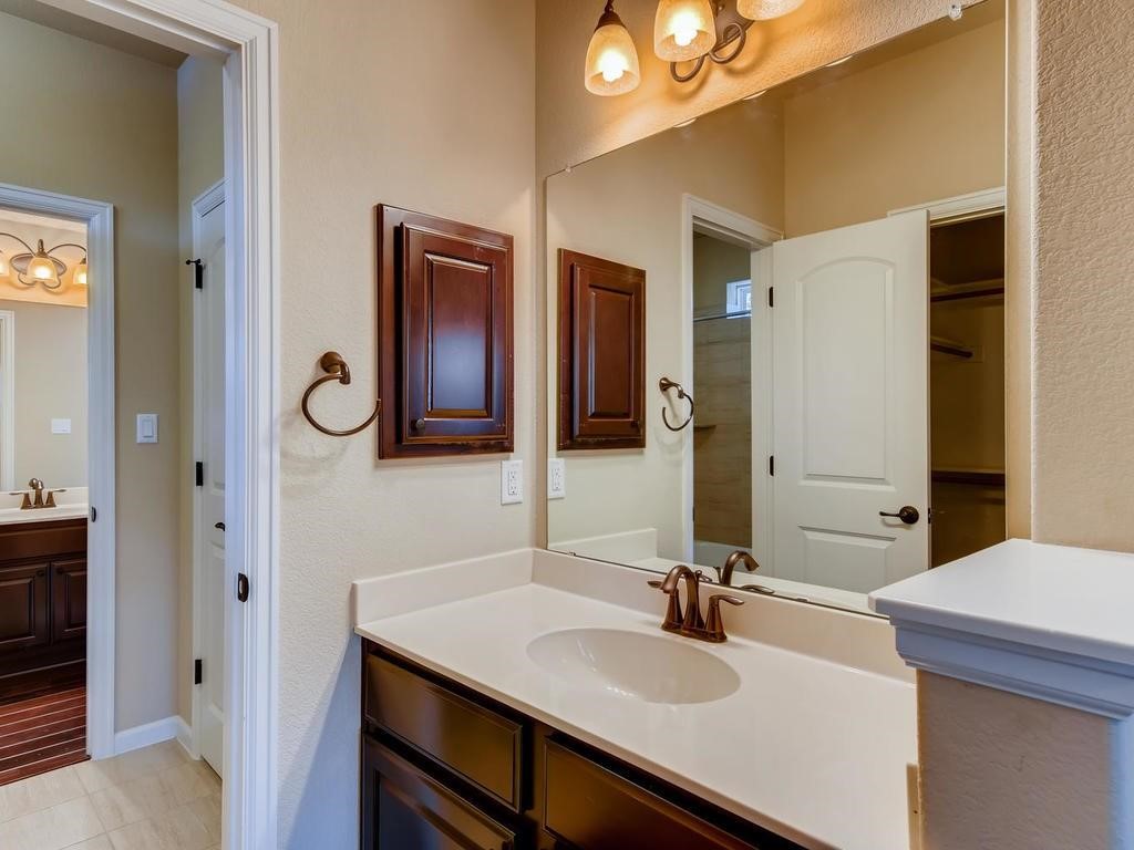 215 Reveille Road Austin, TX 78746 - Photo 31 of 40 Jack and Jill bathroom