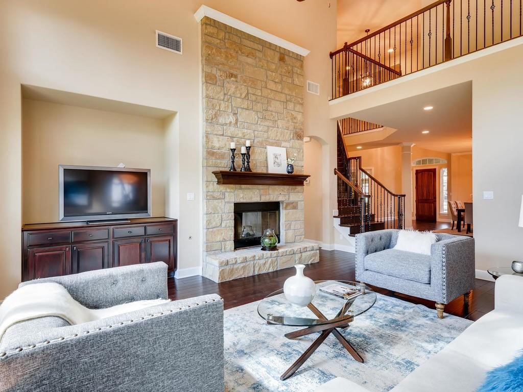 215 Reveille Road Austin, TX 78746 - Photo 4 of 40