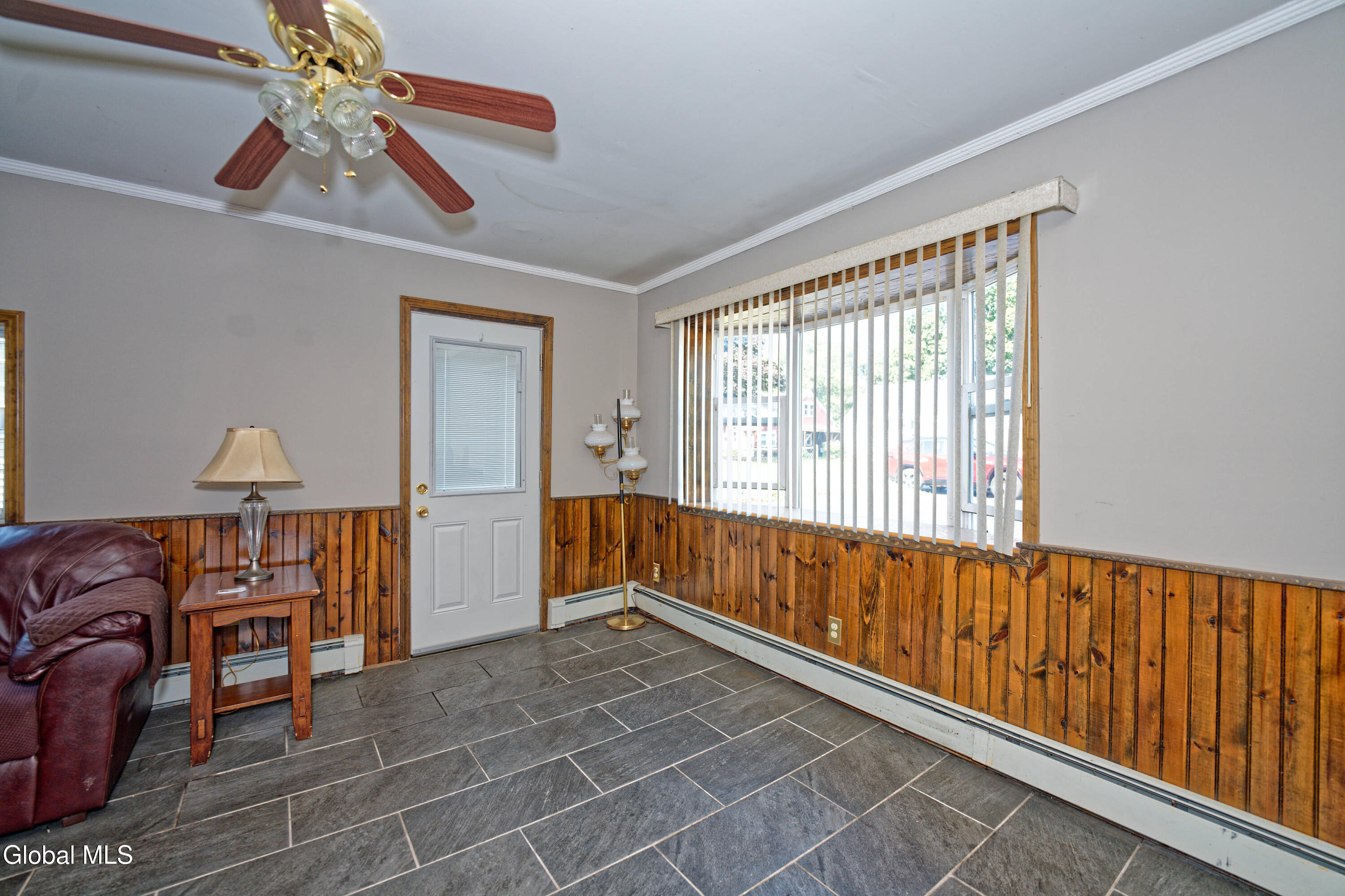 1821 Cassella Road Rotterdam, NY 12303 - Photo 6 of 33 1 Familyroom 2
