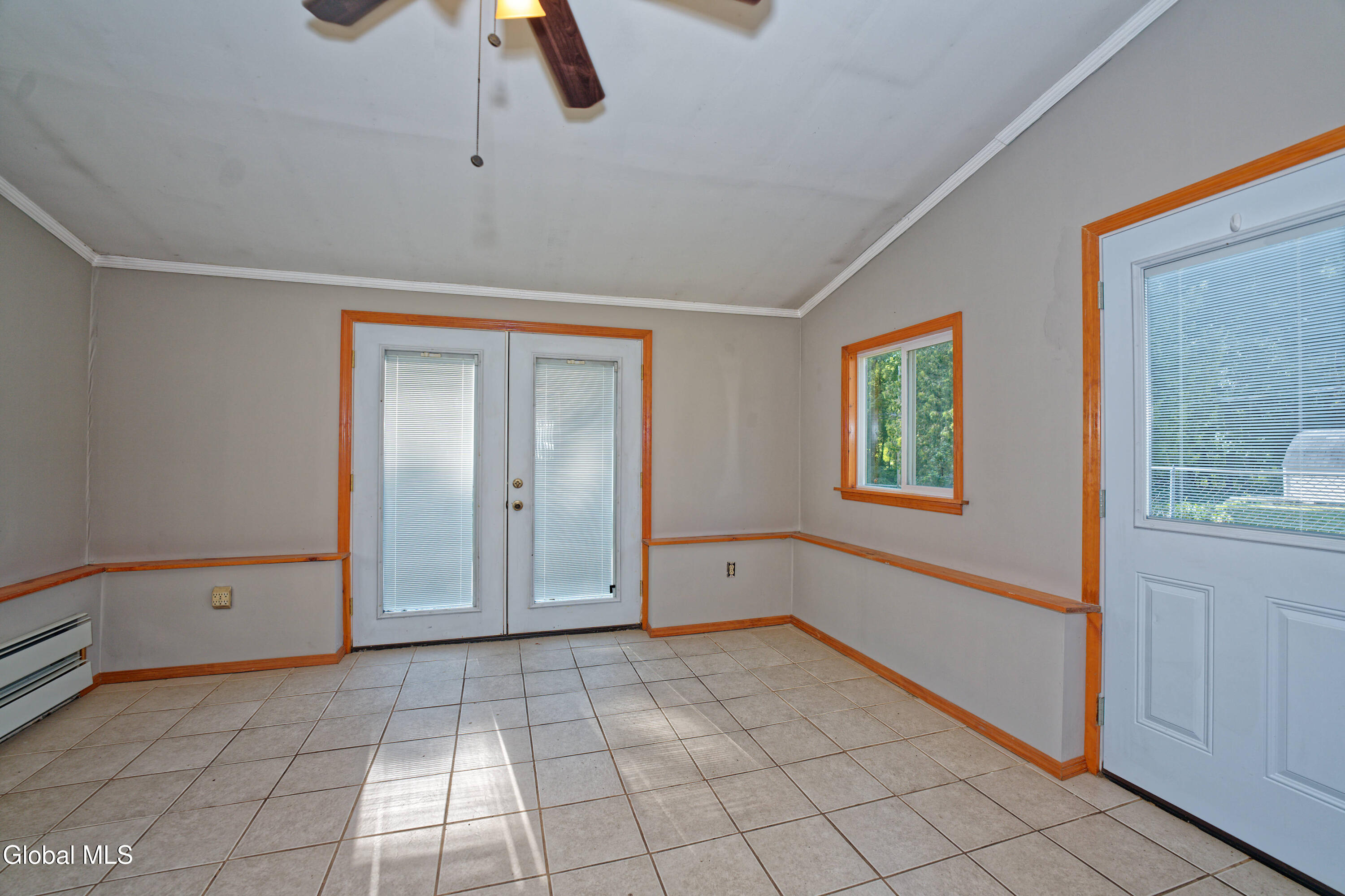 1821 Cassella Road Rotterdam, NY 12303 - Photo 10 of 33 2 Sunroom 2