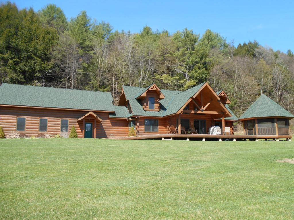 2528 Connecticut River Road Springfield, VT 05156 - Photo 1 of 33