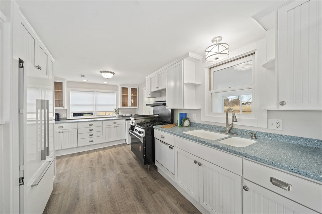 98 Cherry Street Marshfield, MA 02020 - Photo 7 of 39