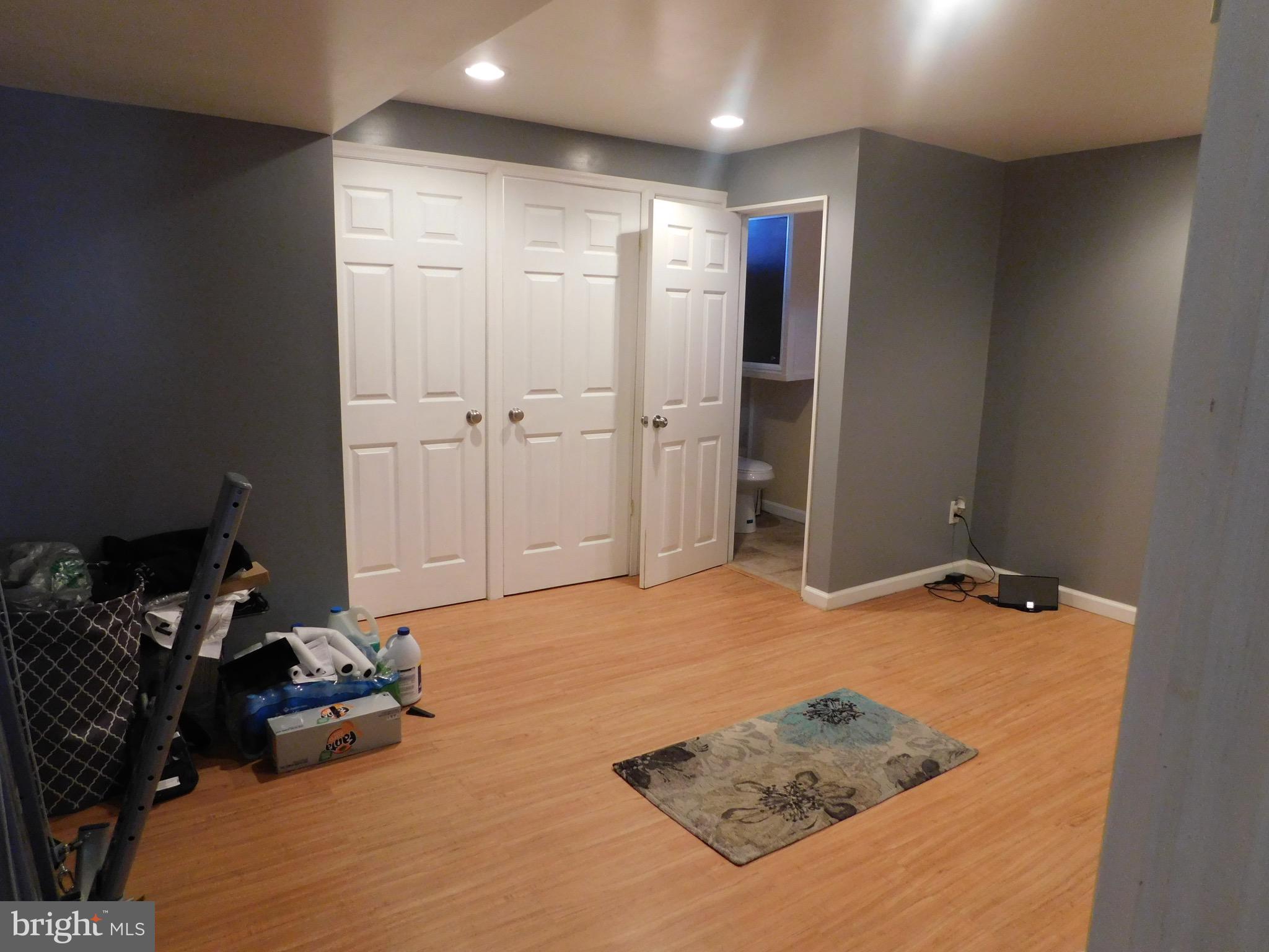 1333 Deanwood Road Baltimore, MD 21234 - Photo 11 of 40 a view of a livingroom with workspace and a window