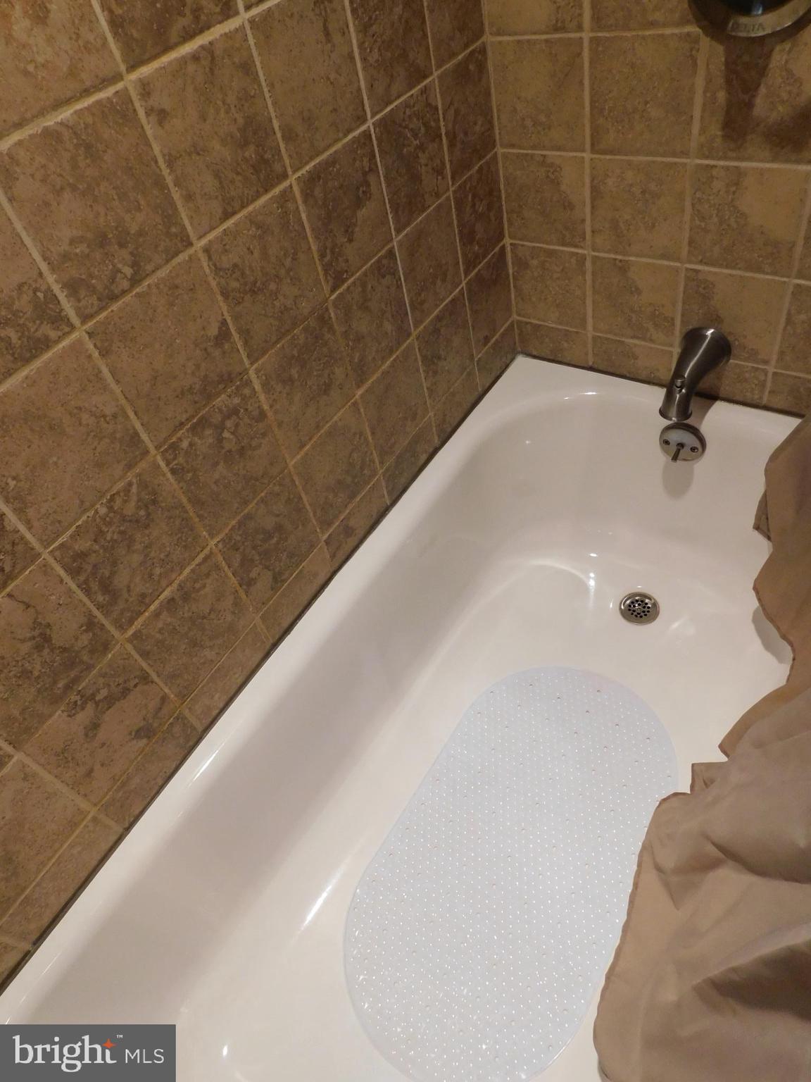 1333 Deanwood Road Baltimore, MD 21234 - Photo 33 of 40 a bathroom with a bathtub