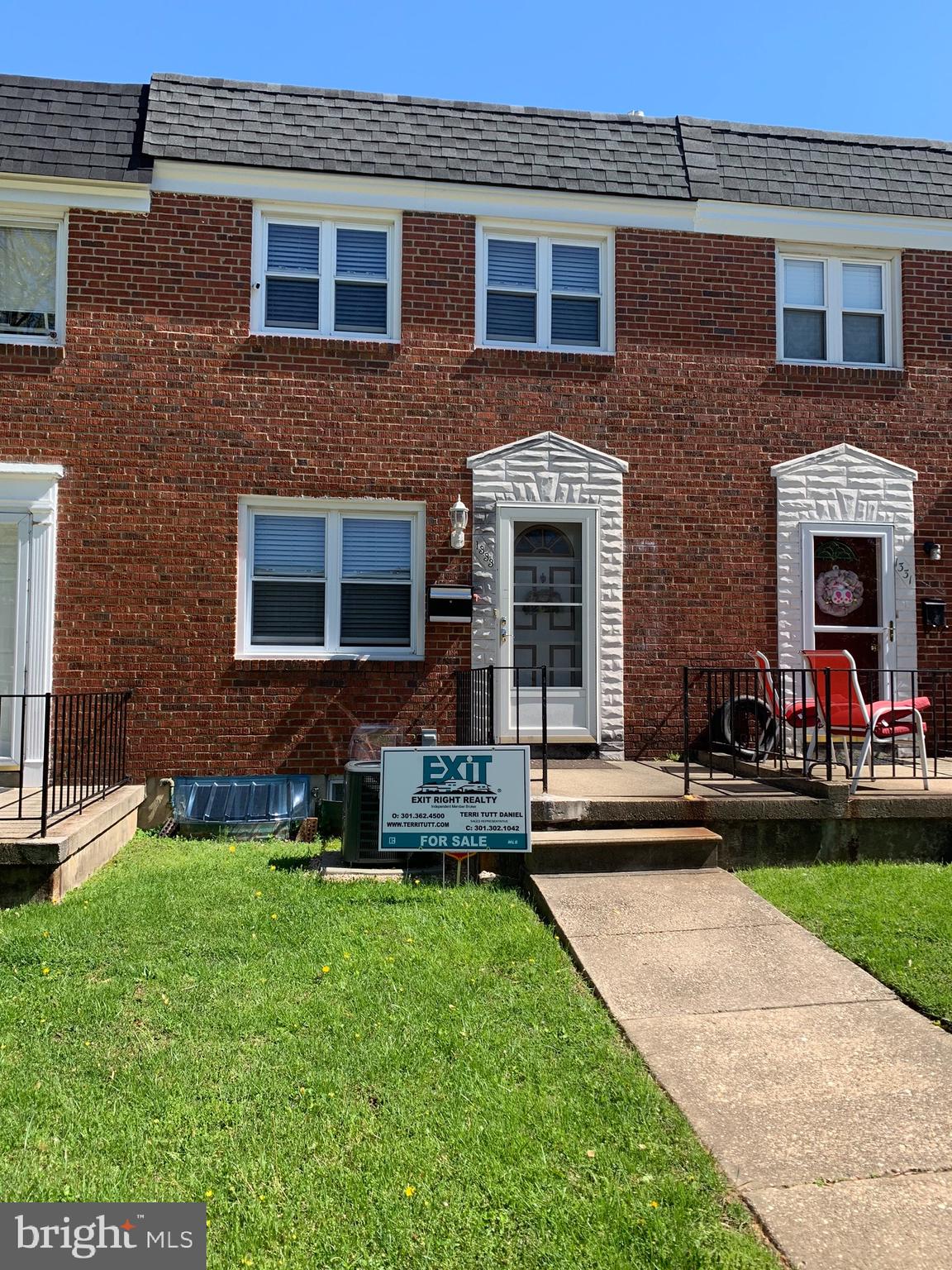 1333 Deanwood Road Baltimore, MD 21234 - Photo 39 of 40 a front view of a house with garden