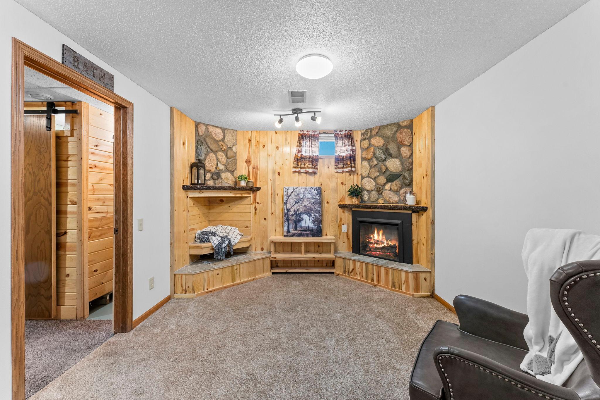 33103 Flanders Street Northeast Cambridge, MN 55008 - Photo 13 of 36