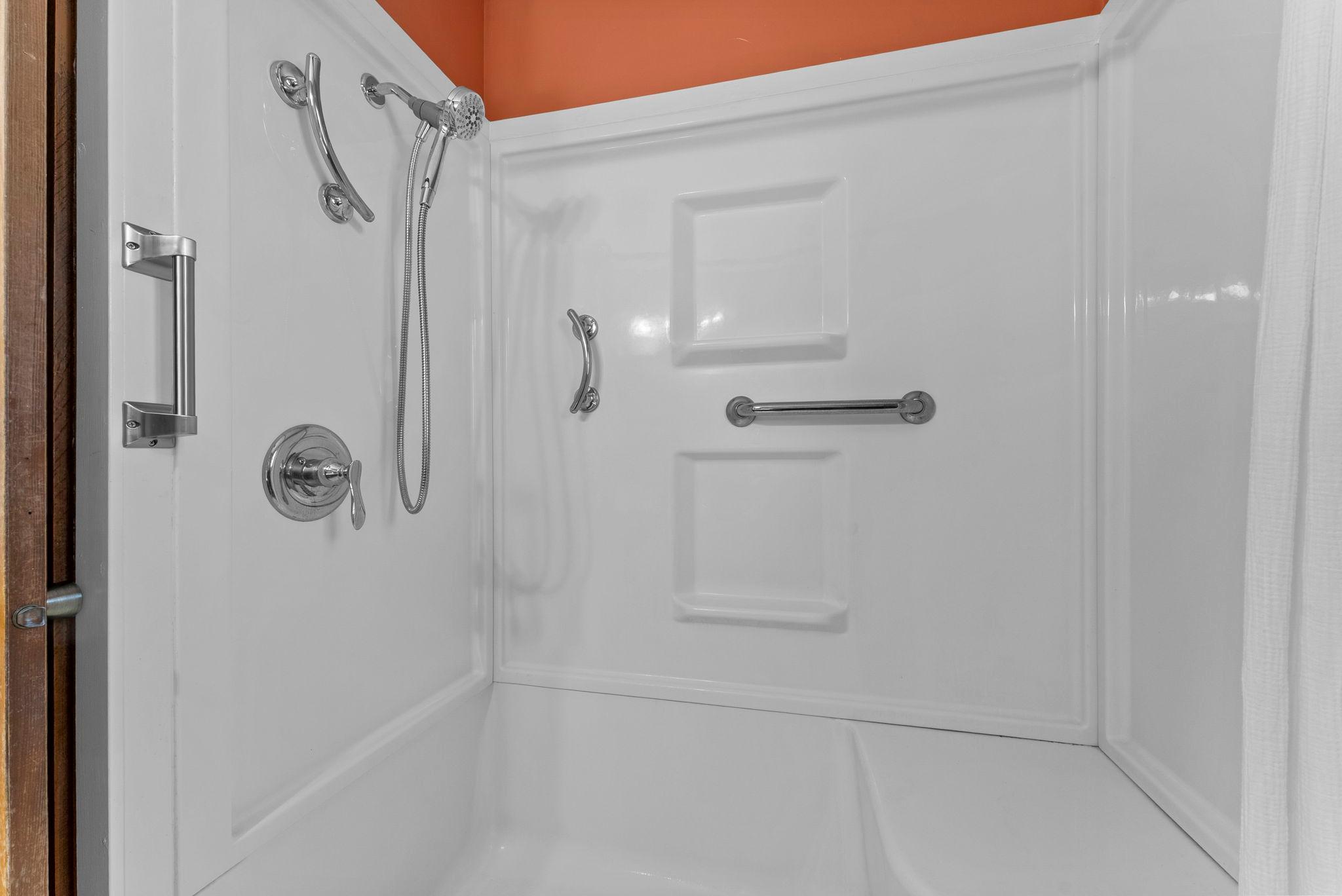 33103 Flanders Street Northeast Cambridge, MN 55008 - Photo 18 of 36