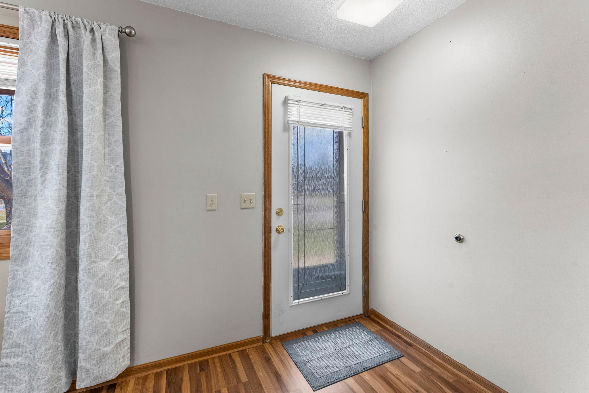 33103 Flanders Street Northeast Cambridge, MN 55008 - Photo 5 of 36