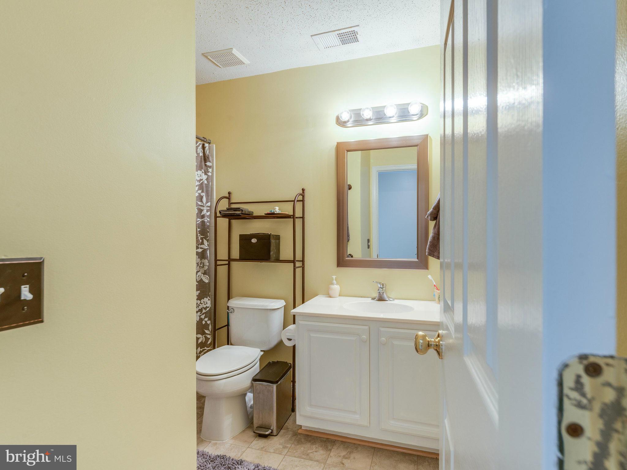 2471 Fox Trot Terrace Reston, VA 20191 - Photo 13 of 23 Full BAth bedroom Level
