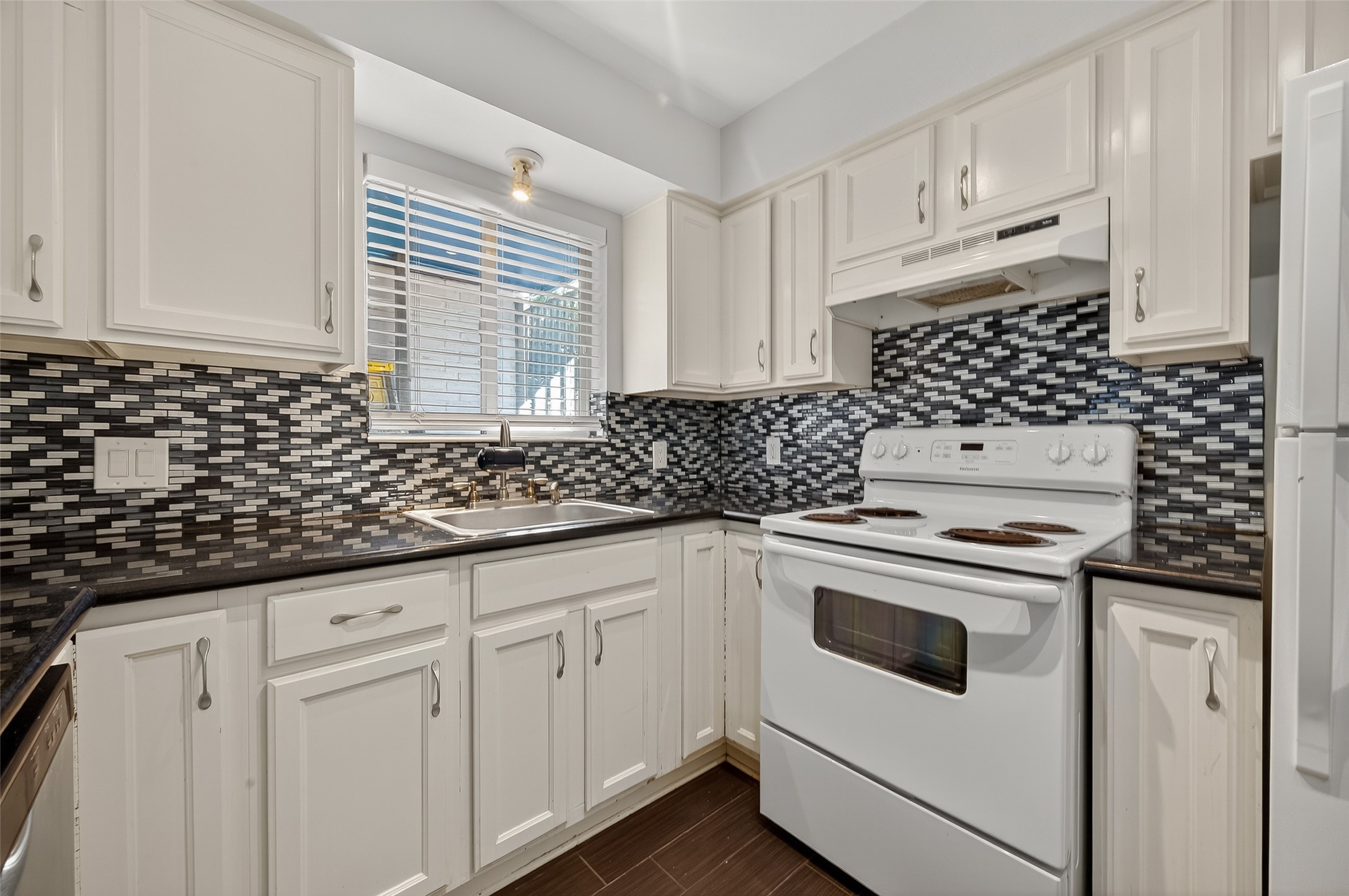 2020 Huldy Street, Unit 2 Houston, TX 77019 - Photo 22 of 34 a kitchen with granite countertop white cabinets and white appliances