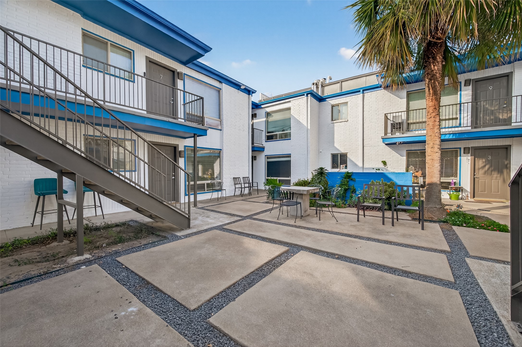 2020 Huldy Street, Unit 2 Houston, TX 77019 - Photo 5 of 34 front view of a house with a small yard