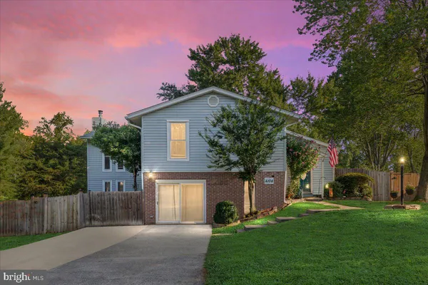 $680,000 | 4104 Hamlin Avenue, Chantilly, VA 20151